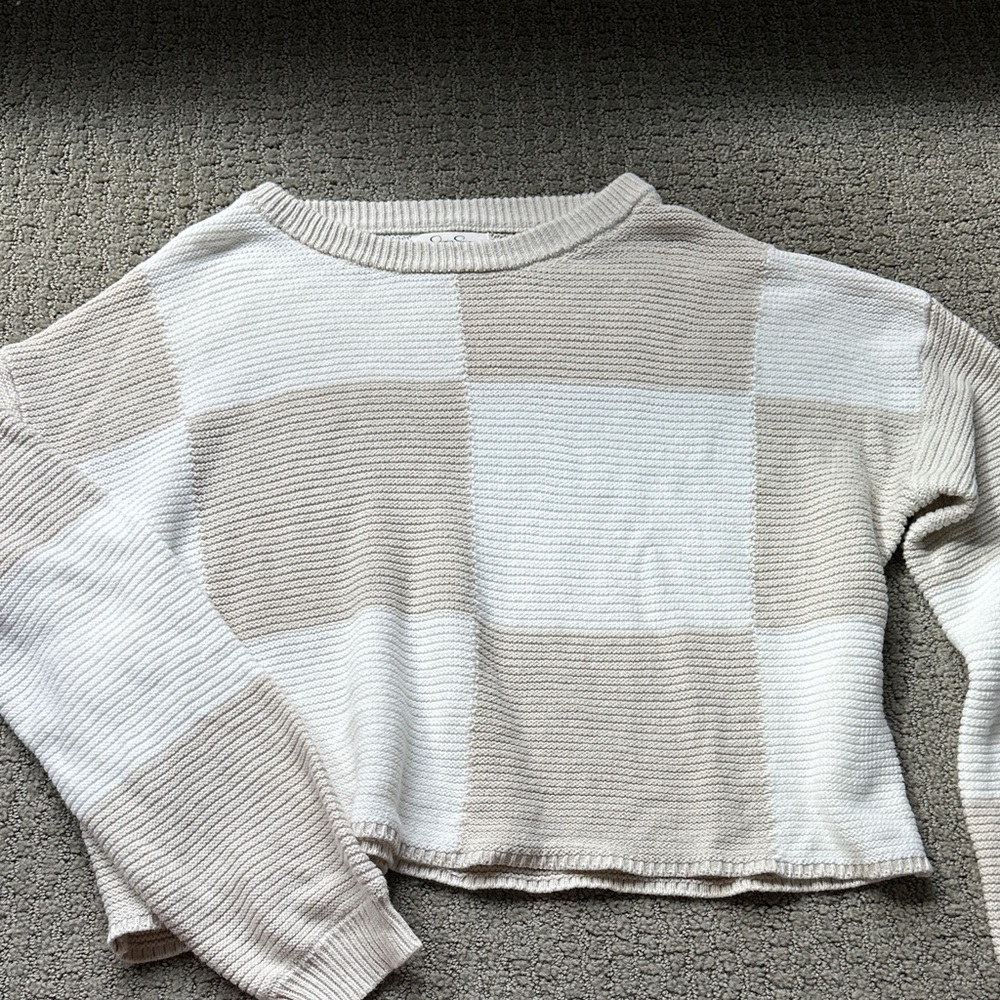 Jessica Simpson Beige and White Crew Neck Sweater